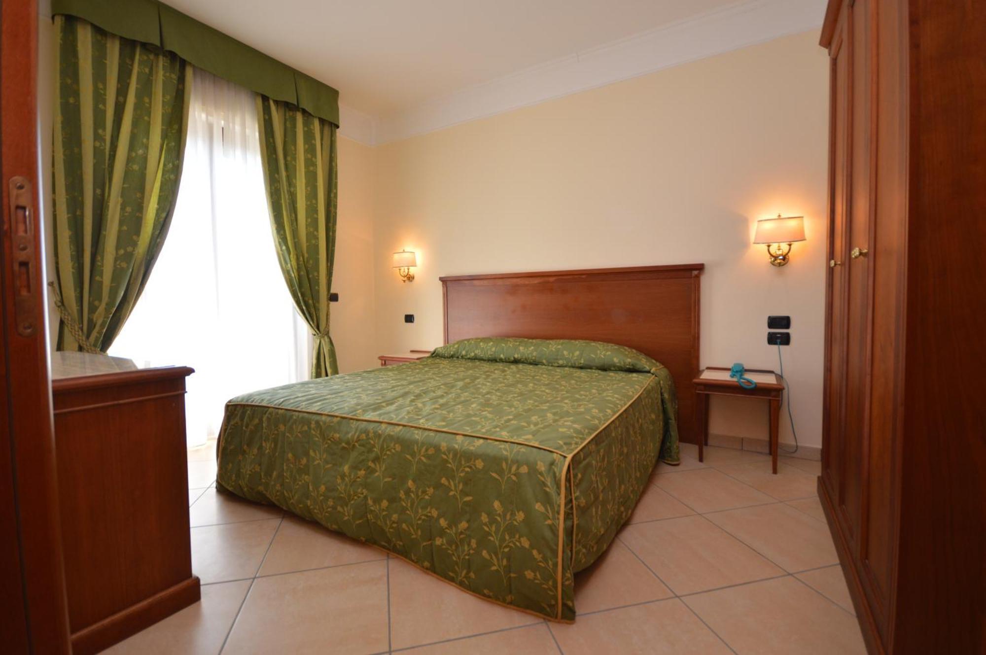 Hotel Residence Il Gabbiano Cirò Marina Δωμάτιο φωτογραφία