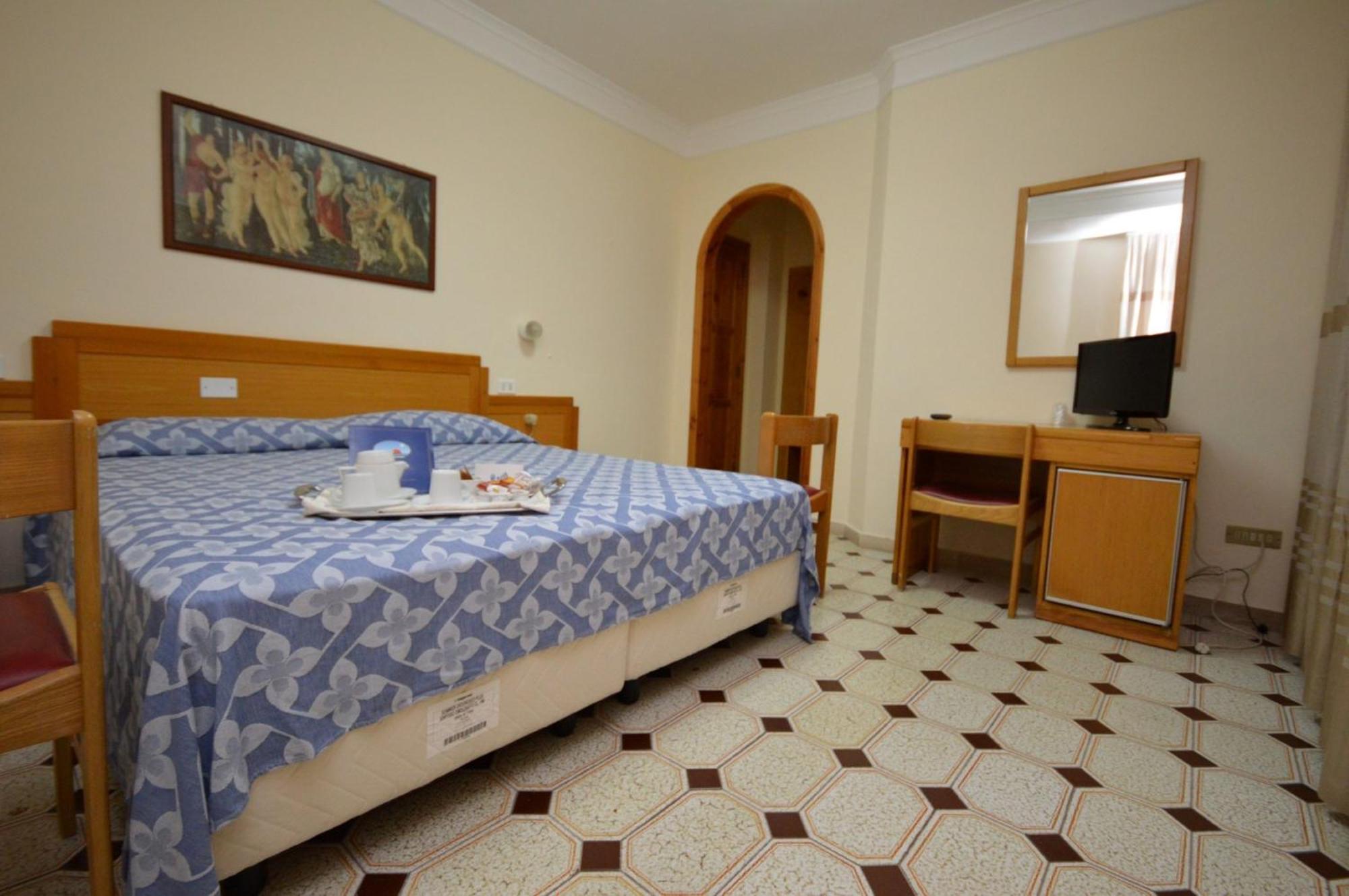 Hotel Residence Il Gabbiano Cirò Marina Δωμάτιο φωτογραφία