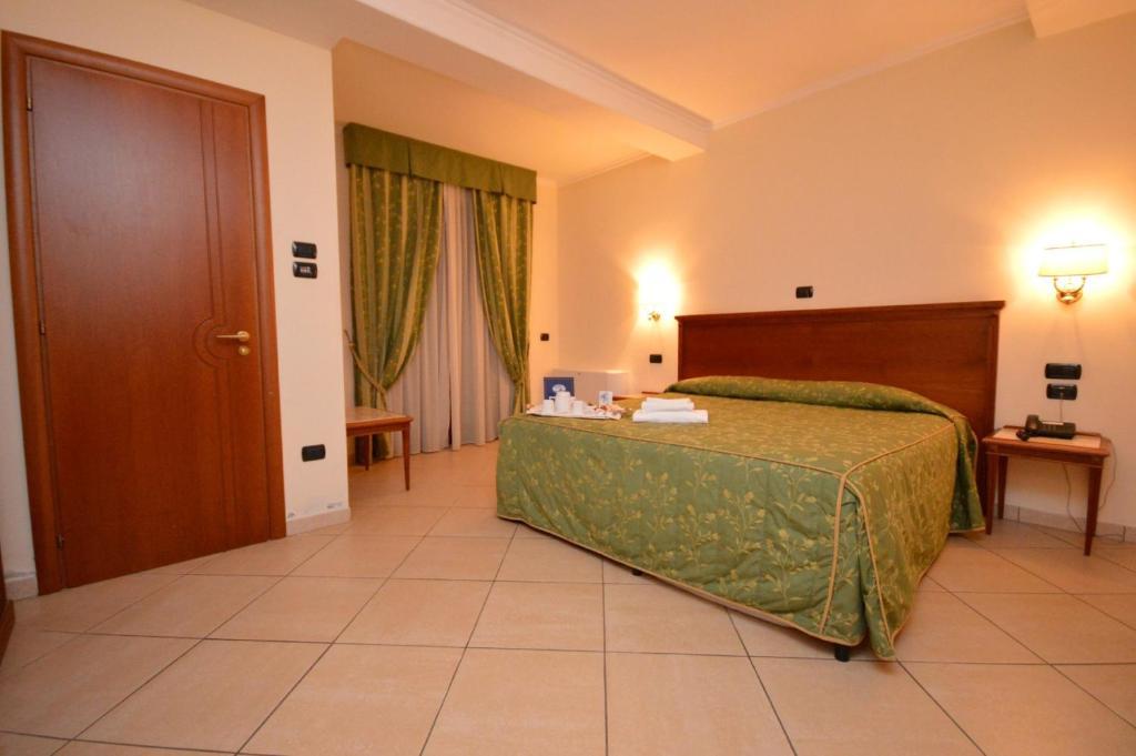 Hotel Residence Il Gabbiano Cirò Marina Δωμάτιο φωτογραφία