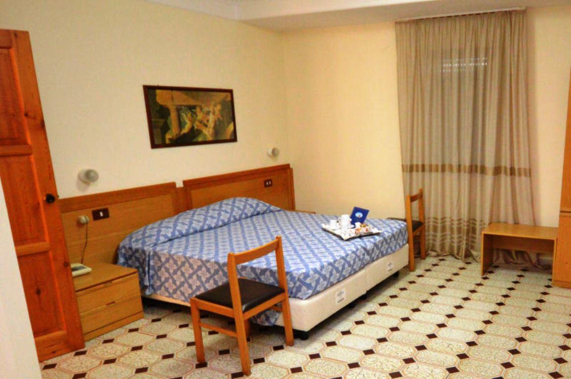 Hotel Residence Il Gabbiano Cirò Marina Δωμάτιο φωτογραφία